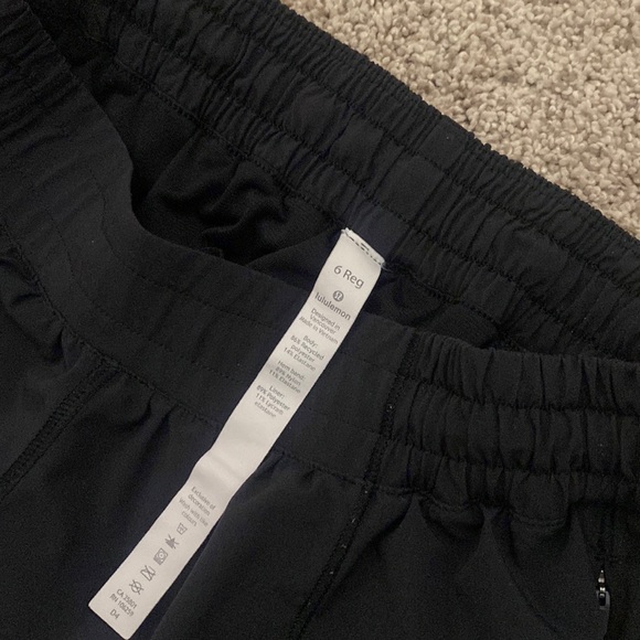 Lululemon Hotty Hot Shorts: 2.5 inches - Picture 3 of 3